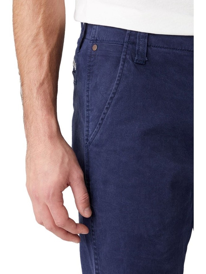 Wrangler Spodnie chino "Casey Jones" w kolorze granatowym rozmiar: W30/L34