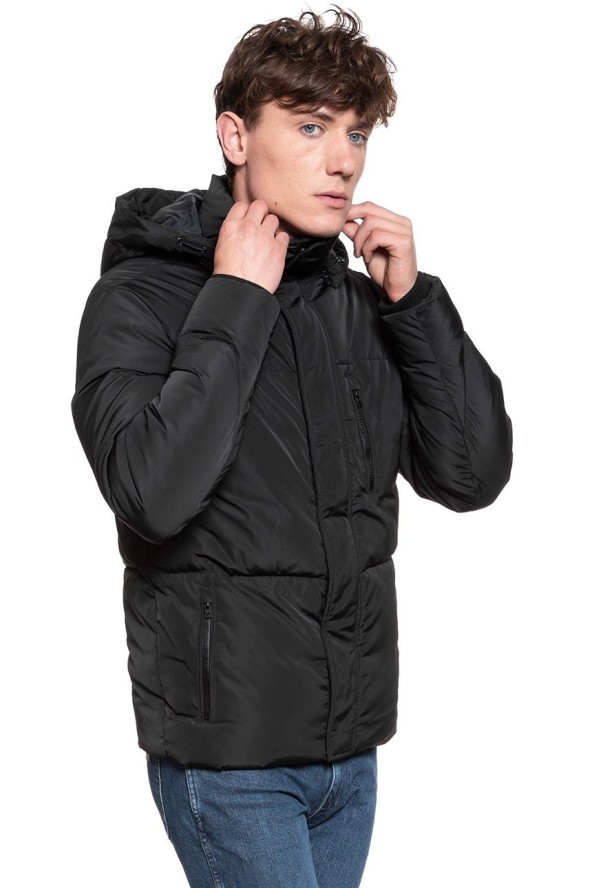 WRANGLER PROTECTOR JACKET MĘSKA KURTKA ZIMOWA Z KAPTUREM BLACK W4A2W3100