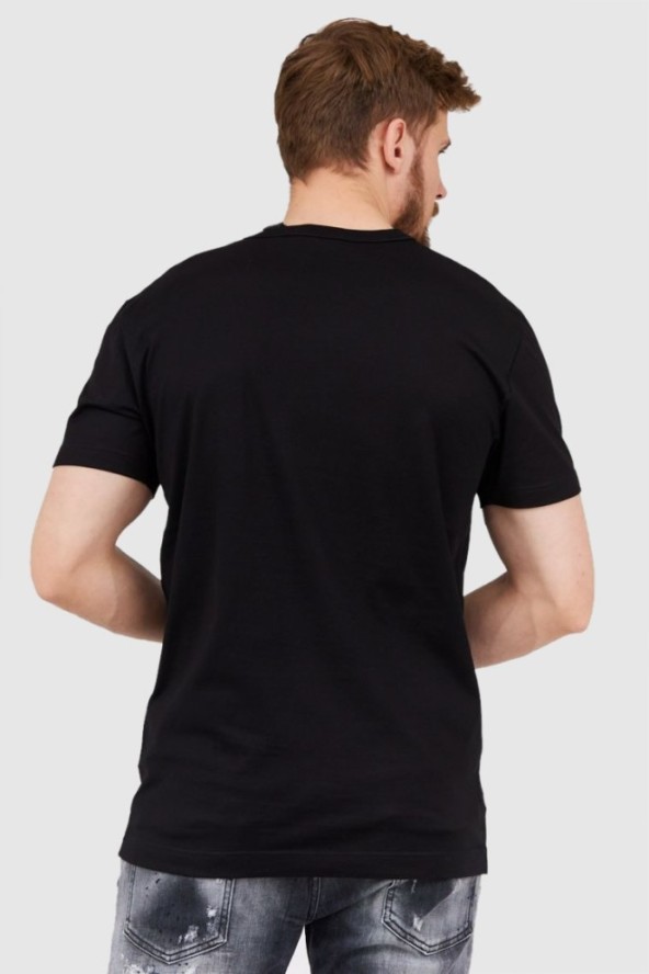 DOLCE & GABBANA Czarny t-shirt męski w serek z aplikacją z logo