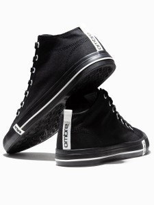 Buty męskie trampki z kontrastującymi elementami - czarne V2 OM-FOTH-0125 - 44