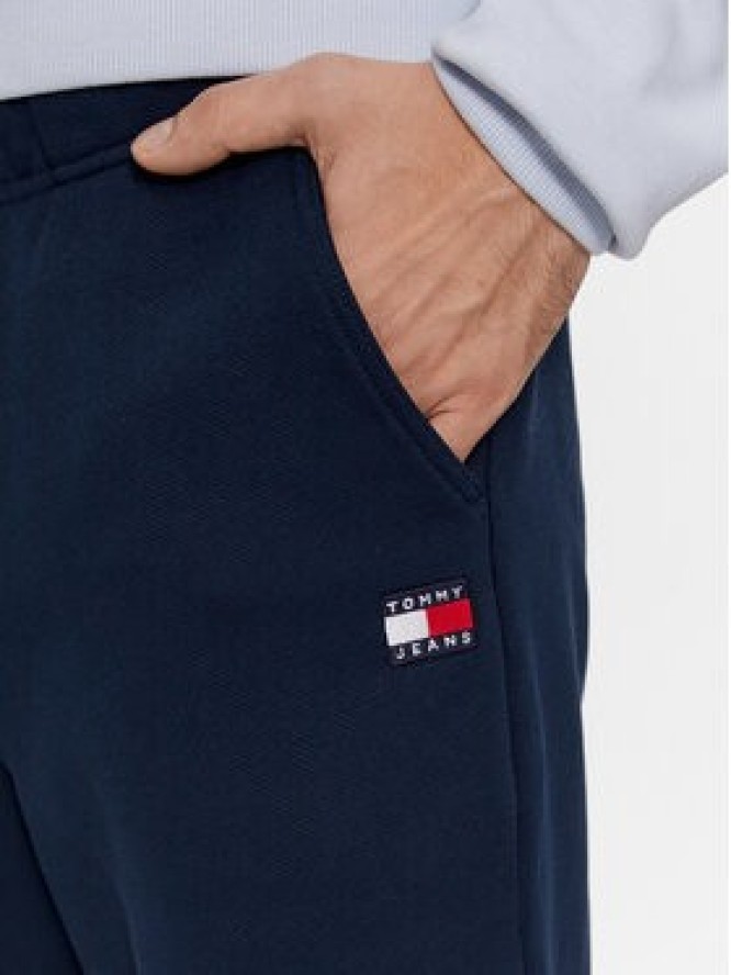 Tommy Jeans Spodnie dresowe Badge DM0DM18355 Granatowy Regular Fit