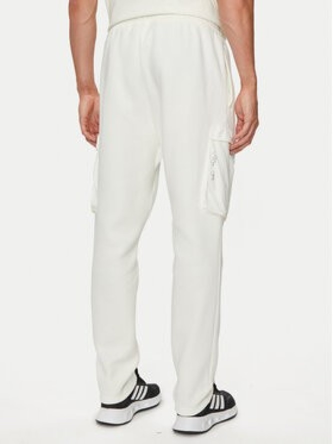 adidas Spodnie dresowe City Escape IY1487 Biały Regular Fit