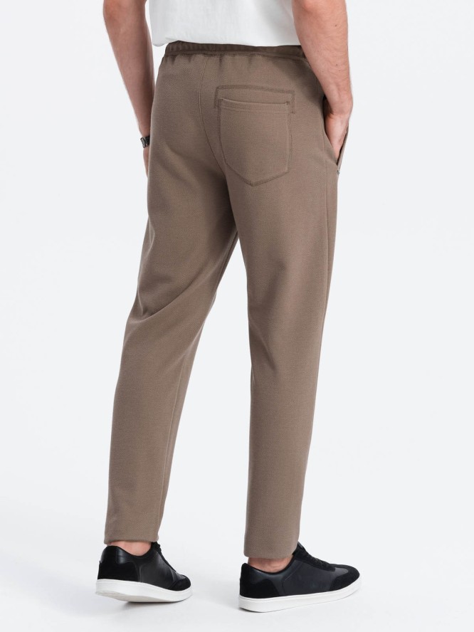 Męskie spodnie dresowe o marchewkowym kroju - brązowe V2 OM-PASK-0166 - XXL
