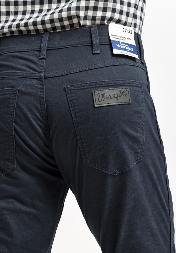 WRANGLER GREENSBORO MĘSKIE SPODNIE MATERIAŁOWE CHINO CHINOSY MARINE NAVY W15QOFB14