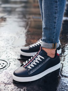 Buty męskie sneakersy z kontrastowymi detalami - granatowe V2 OM-FOSL-0112 - 45