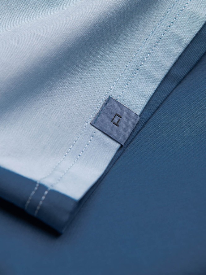 Męski t-shirt z elastanem z kolorowymi rękawami - niebieski V2 OM-TSCT-0176 - XXL