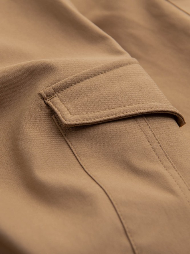 Spodnie męskie materiałowe REGULAR z kieszeniami cargo - jasnobrązowe V4 OM-PACG-0178 - XXL