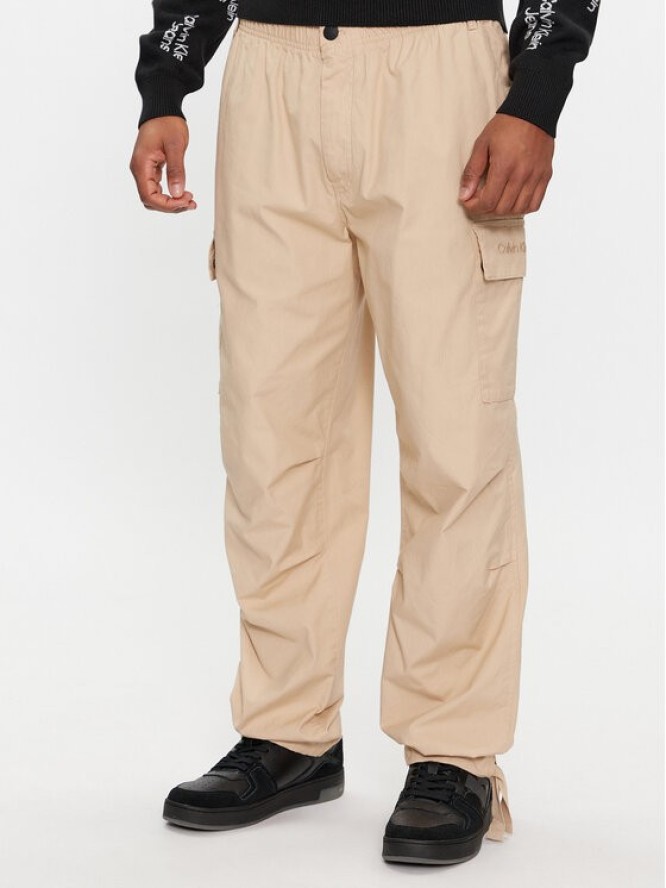 Calvin Klein Jeans Spodnie cargo Essential Regular Cargo Pant J30J324692 Beżowy Regular Fit