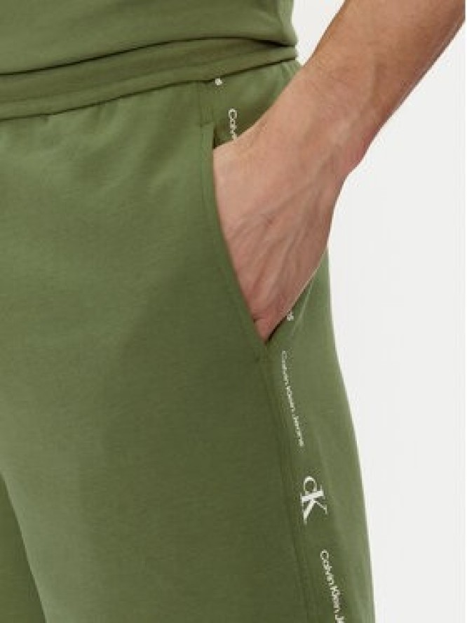 Calvin Klein Jeans Szorty sportowe Logo Repeat J30J325129 Zielony Regular Fit
