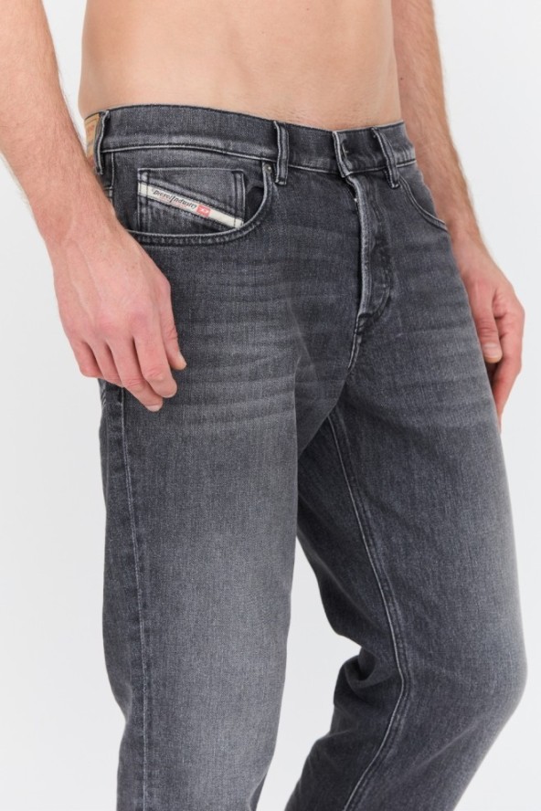 DIESEL Czarne jeansy D-finitive Tapered