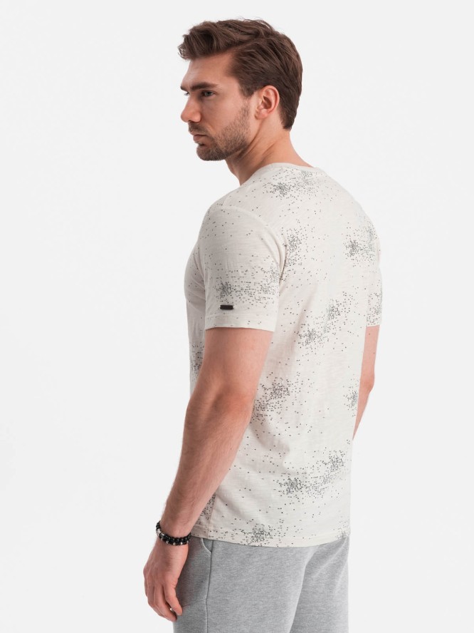 T-shirt męski fullprint z rozrzuconymi literami - jasnobeżowy V1 OM-TSFP-0179 - XXL