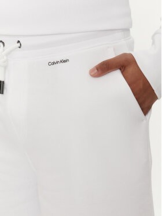 Calvin Klein Szorty sportowe Nano Logo K10K112689 Biały Regular Fit