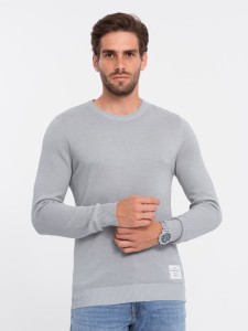 Sweter męski z teksturą i półokrągłym dekoltem - jasnoszary V5 OM-SWSW-0104 - XXL