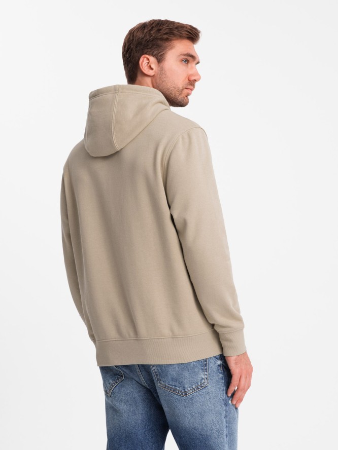 Bluza męska dresowa kangurka z kapturem i naszywką w stylu college – piaskowa V3 OM-SSNZ-0144 - XXL