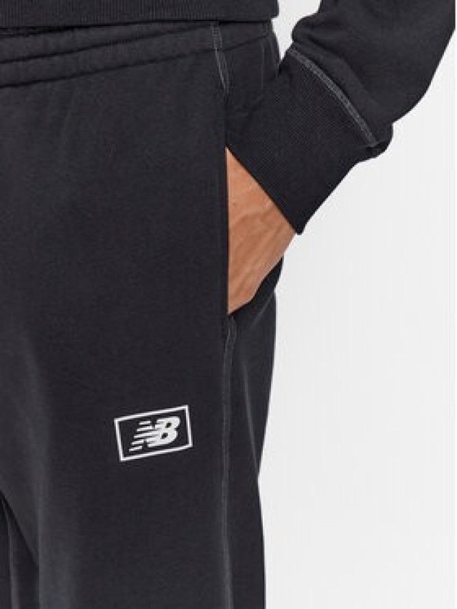 New Balance Spodnie dresowe NB Essentials Sweatpant MP33509 Czarny Regular Fit