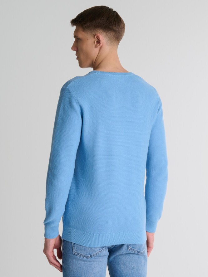 Sweter męski bawełniany klasyczny z dekoltem w serek niebieski Vasonitex 401