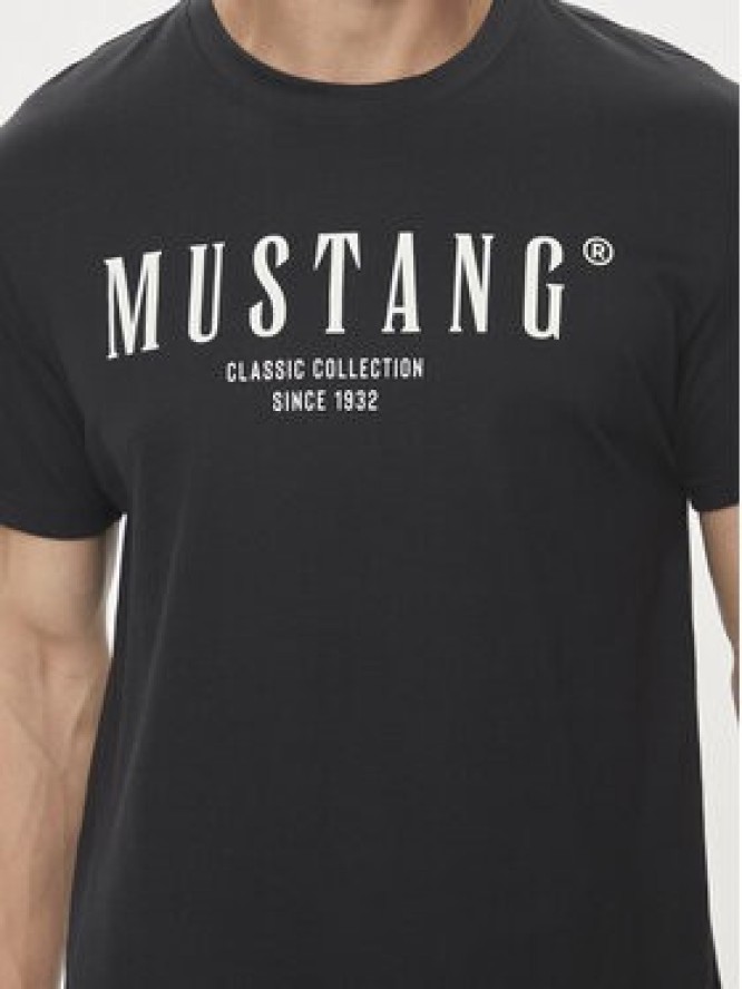 Mustang T-Shirt 1015054 Czarny Regular Fit