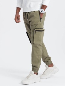 Męskie spodnie JOGGERY z zapinanymi kieszeniami cargo - jasnooliwkowe V1 OM-PAJO-0135 - XXL