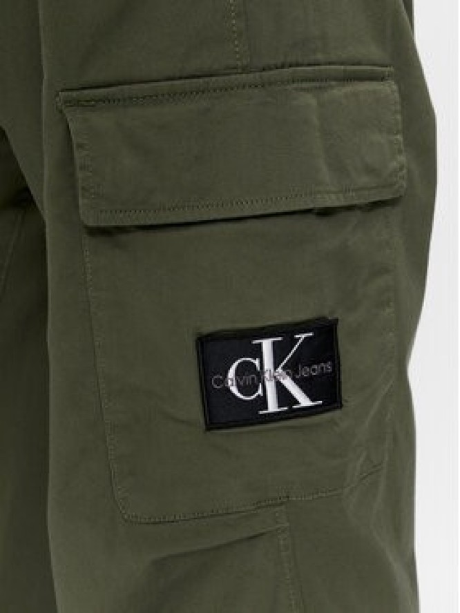 Calvin Klein Jeans Spodnie materiałowe Essential J30J324537 Zielony Regular Fit
