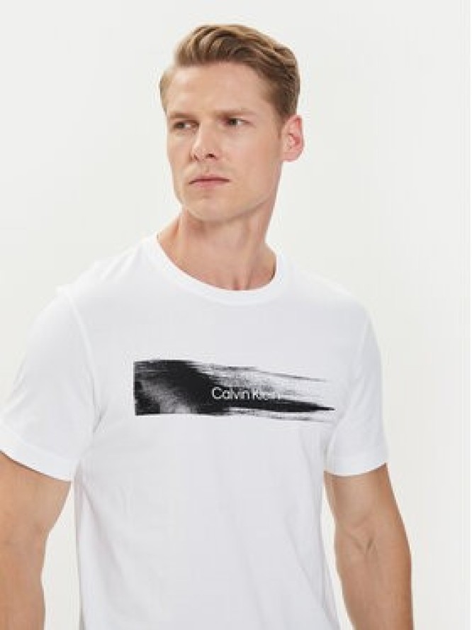 Calvin Klein T-Shirt Brush Logo K10K113113 Biały Regular Fit