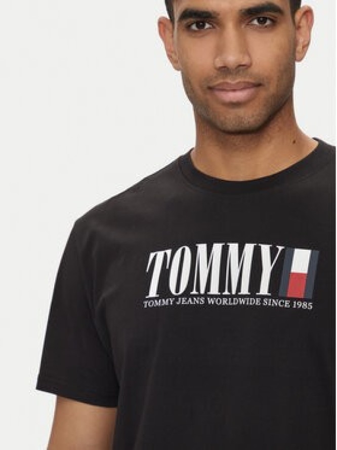 Tommy Jeans T-Shirt DNA Flag DM0DM18533 Czarny Regular Fit