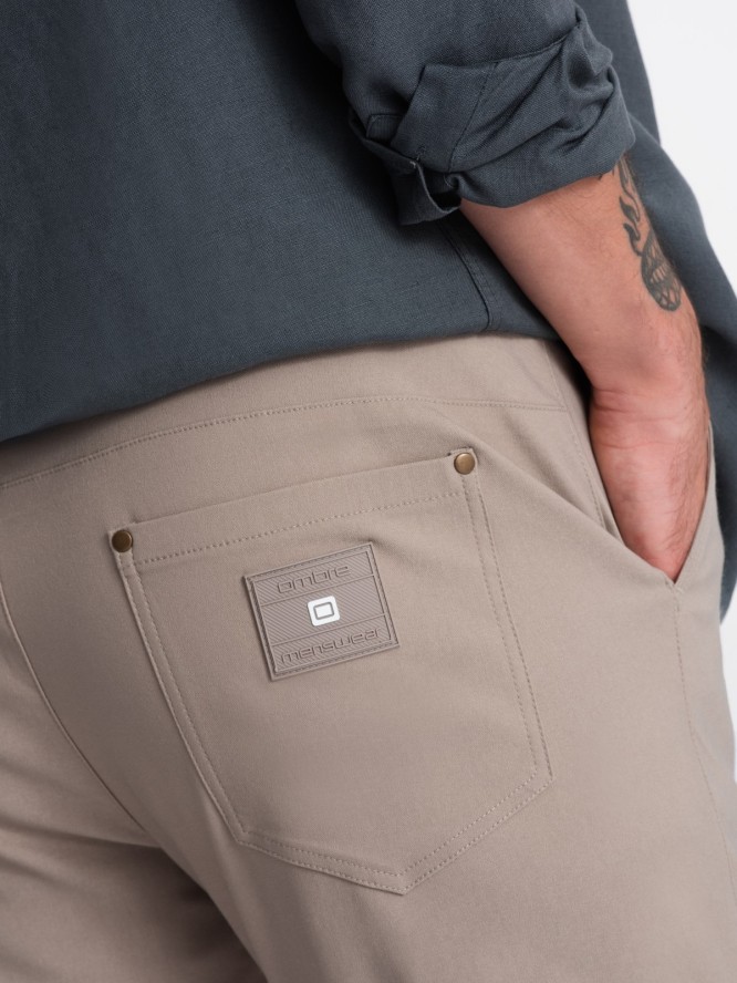 Spodnie męskie materiałowe REGULAR z kieszeniami cargo - beżowe V3 OM-PACG-0178 - XXL