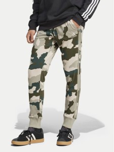 adidas Spodnie dresowe Seasonal Essentials Camouflage IV7384 Zielony Regular Fit
