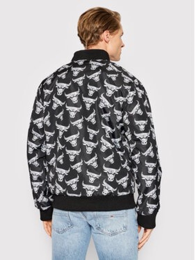 New Era Kurtka bomber Chicago Bulls All Over Logo 12893178 Czarny Regular Fit