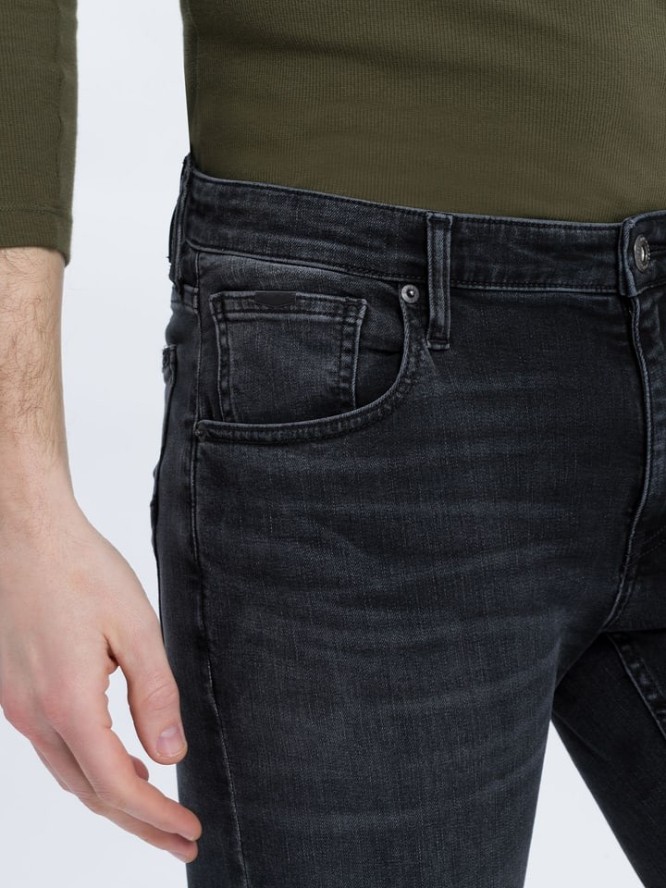 Cross Jeans Dżinsy - Regular fit - w kolorze antracytowym rozmiar: W34/L32