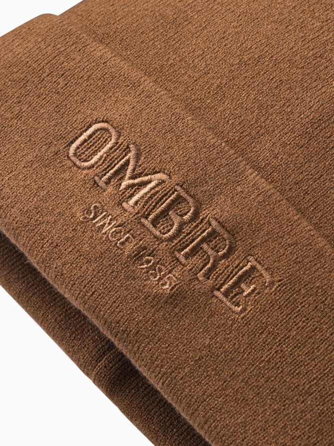 Czapka dzianinowa męska beanie z haftowanym napisem – brązowa V4 OM-ACWH-0120 - uniwersalny