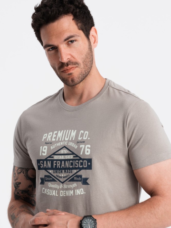 Męski bawełniany t-shirt z nadrukiem San Francisco – popielaty V4 OM-TSPT-0120 - XXL