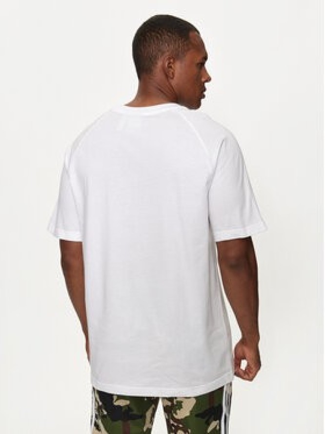 adidas T-Shirt Camo Tongue IS0246 Biały Regular Fit