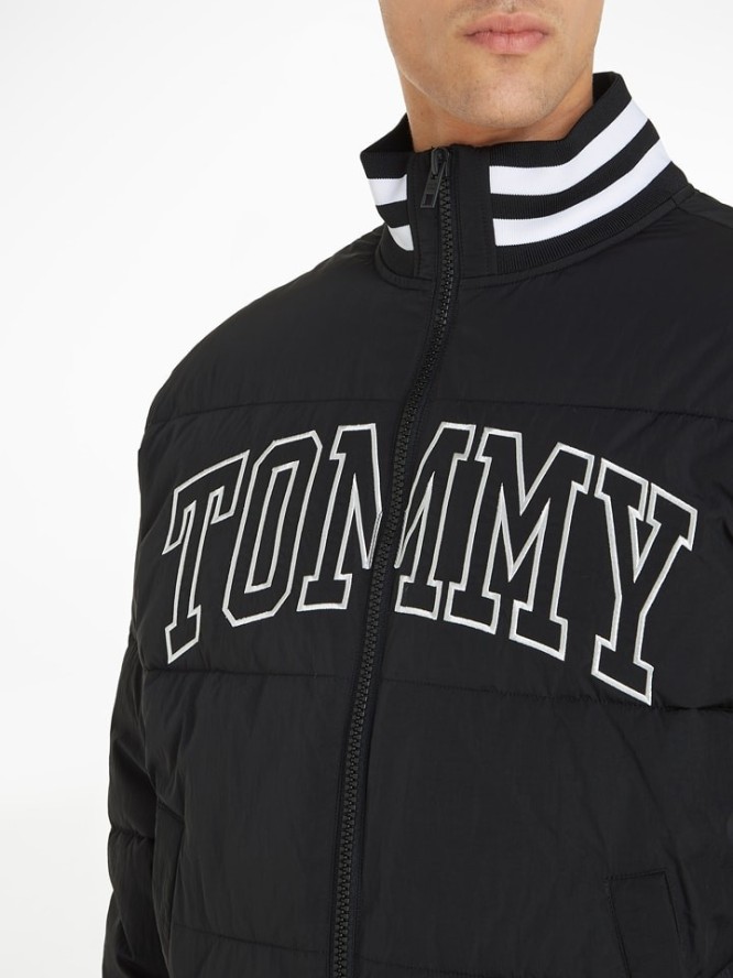 TOMMY JEANS Kurtka w kolorze czarnym rozmiar: M