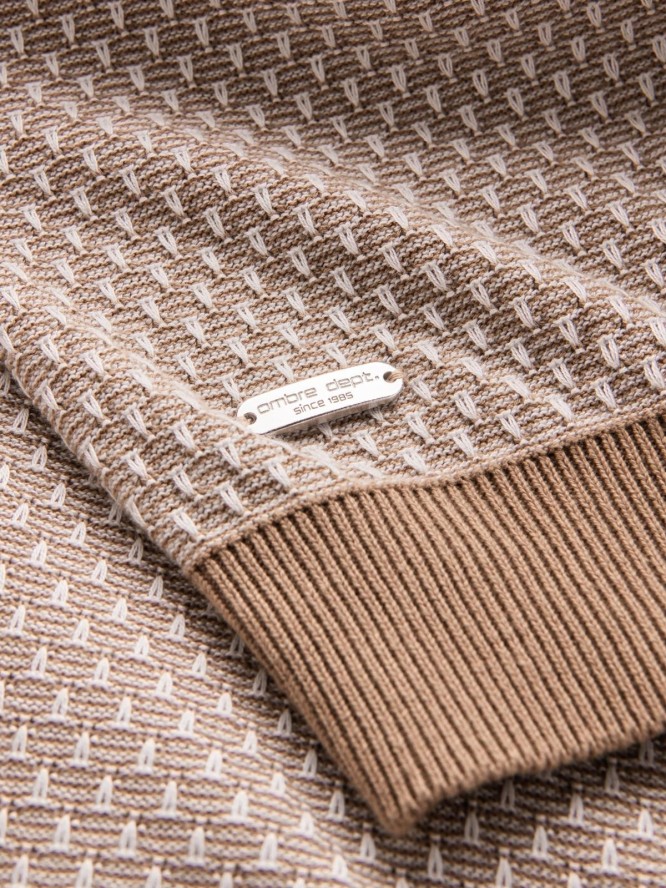 Sweter męski dzianinowy RELAXED FIT we wzory – jasnobrązowy V3 OM-SWSW-0111 - XXL