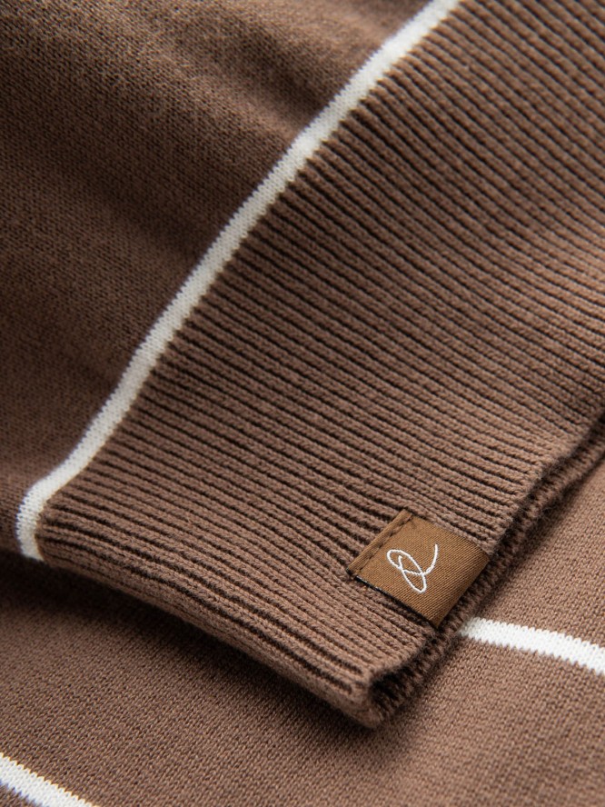 Męski sweter casualowy w poziome paski – brązowy V3 OM-SWSW-0143 - XXL