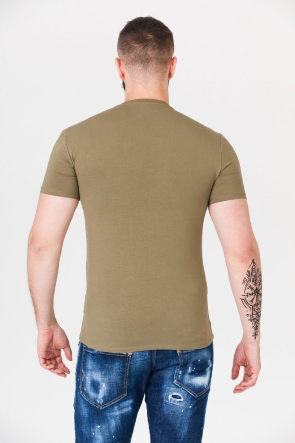 GUESS Khaki t-shirt męski w serek z elastanem