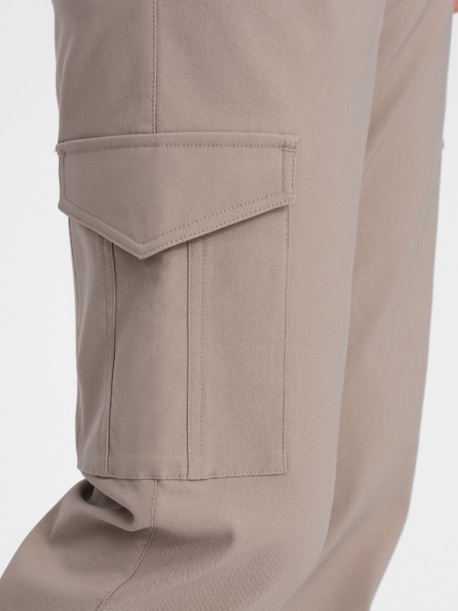 Spodnie męskie materiałowe REGULAR z kieszeniami cargo - oliwkowe V2 OM-PACG-0178 - XXL