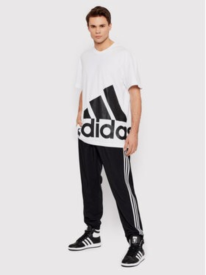 adidas T-Shirt Essentials Giant Logo HE1829 Biały Relaxed Fit