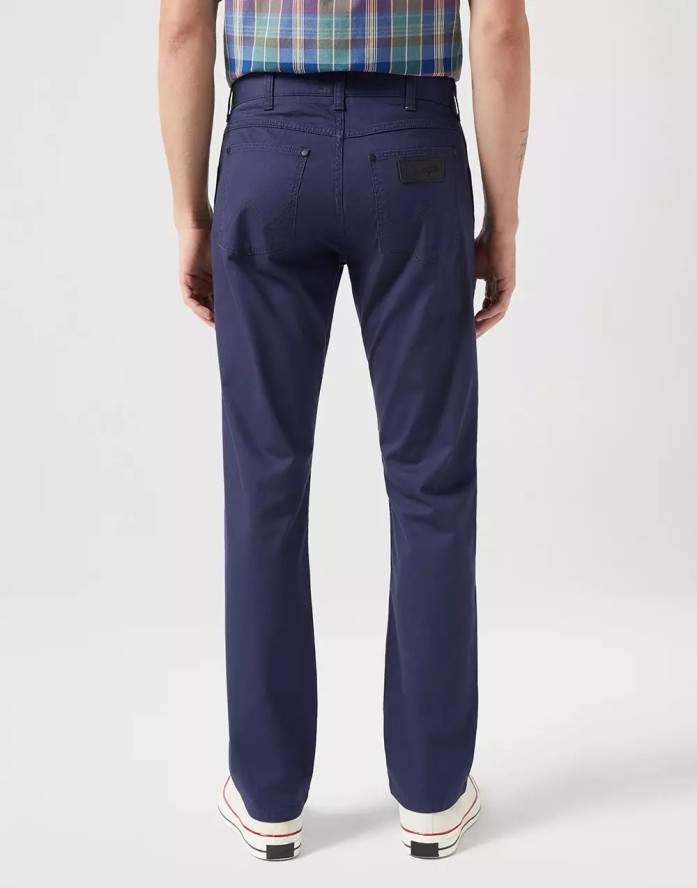 WRANGLER GREENSBORO MĘSKIE SPODNIE MATERIAŁOWE CHINO CHINOSY DARK NAVY 112350802